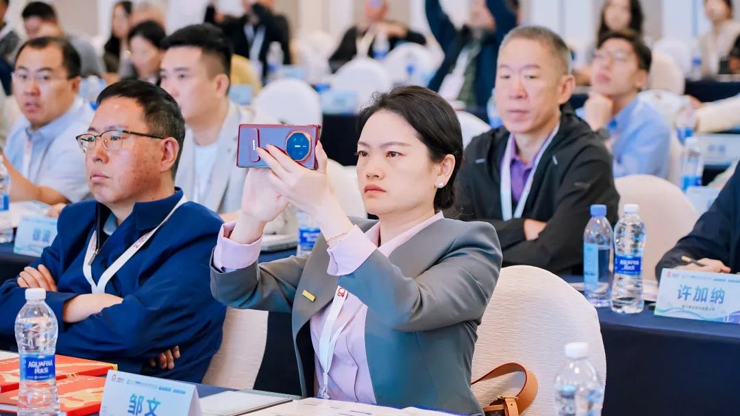 滑动查看更多 2025MMLC（第三届）锂产业大会现场图