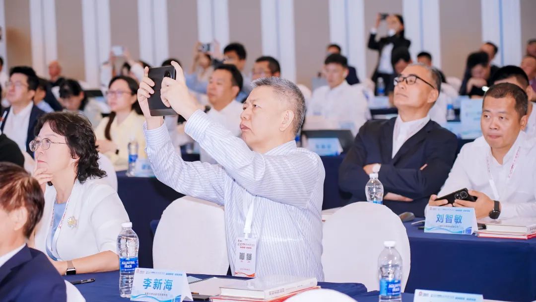 滑动查看更多 2025MMLC（第三届）锂产业大会现场图