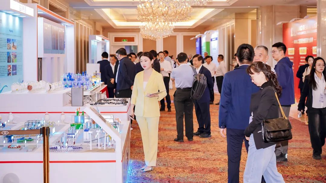滑动查看更多 2025MMLC（第三届）锂产业大会现场图